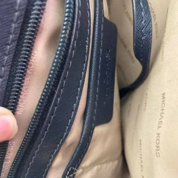 Michael Kors Blue shoulder handbag with many compartments - Picture 7 of 8